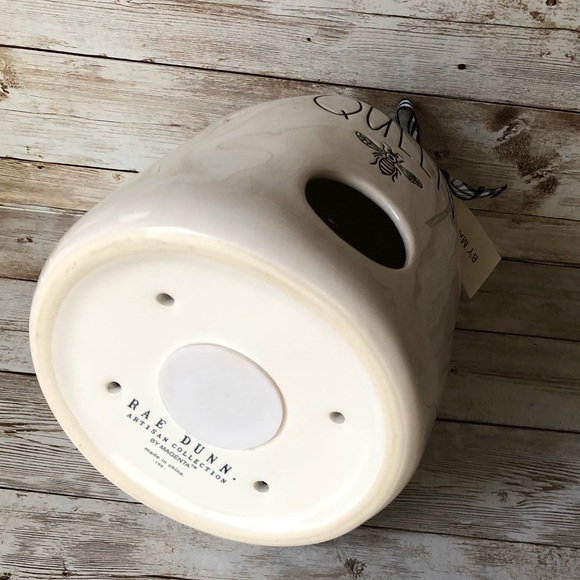 Rae Dunn Queen Beehive Birdhouse - Picture 2 of 3